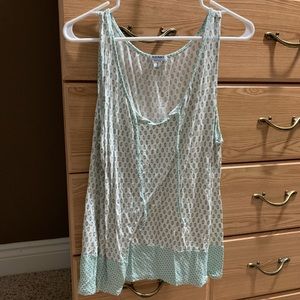 Women’s Old Navy diamond print tie keyhole top
